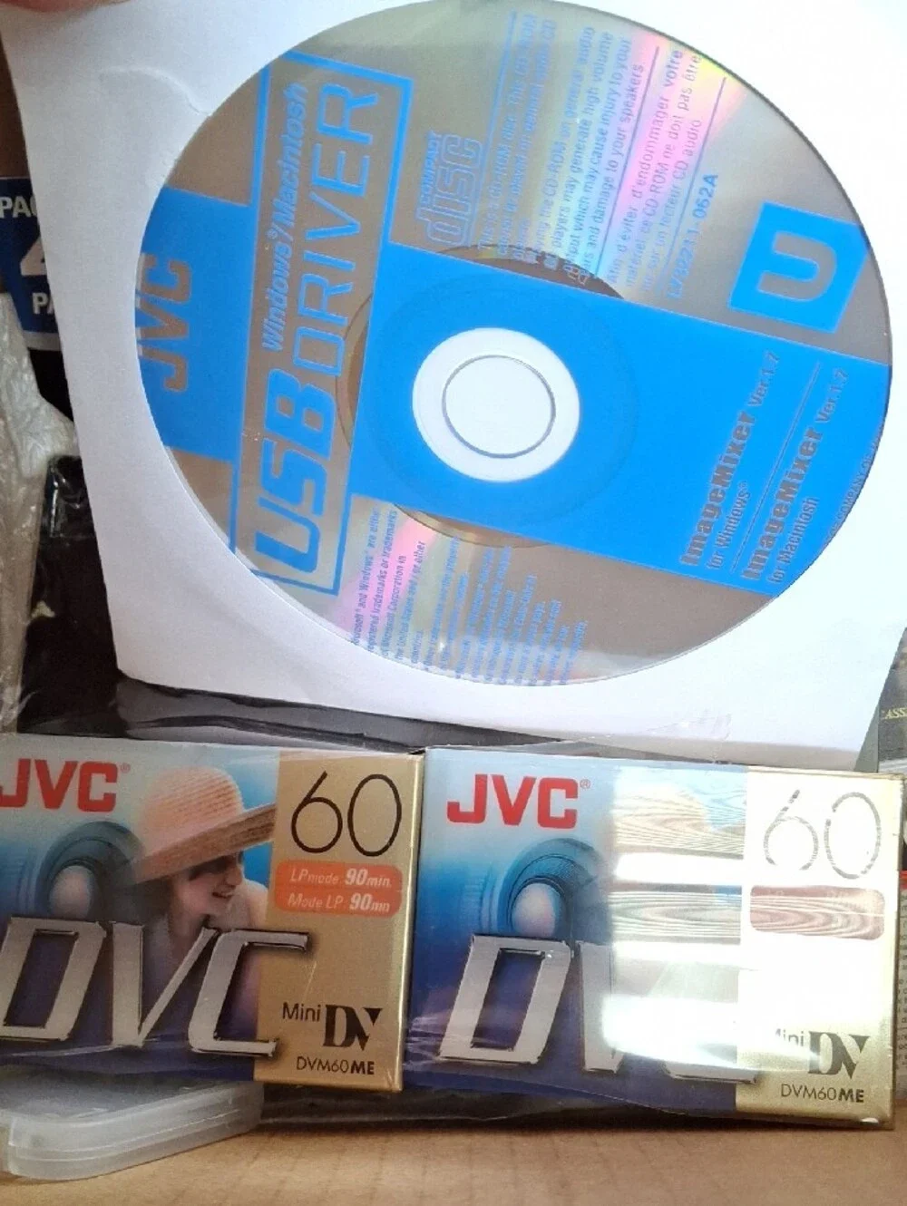 JVC GR-D72U MiniDV Digital Video Camcorder 16x Optical Zoom w/ Original Box